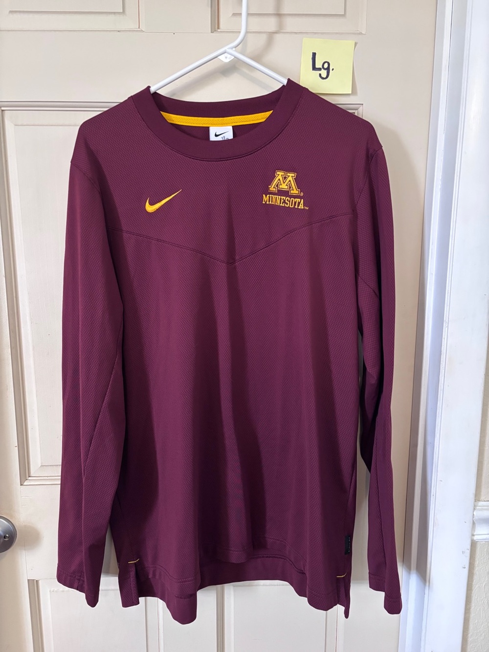 Nike Minnesota Golden Gophers On-Field Dri-FIT Therma Crewneck Long-Sleeve Shirt